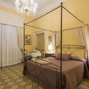 https://la-boheme-lucca.it-tuscanyhotel.com